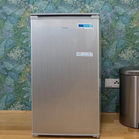 Private Room With Ac- Microwave, Personal Fridge & Metro Access - 7 Min To Center Wien Ngoại thất bức ảnh