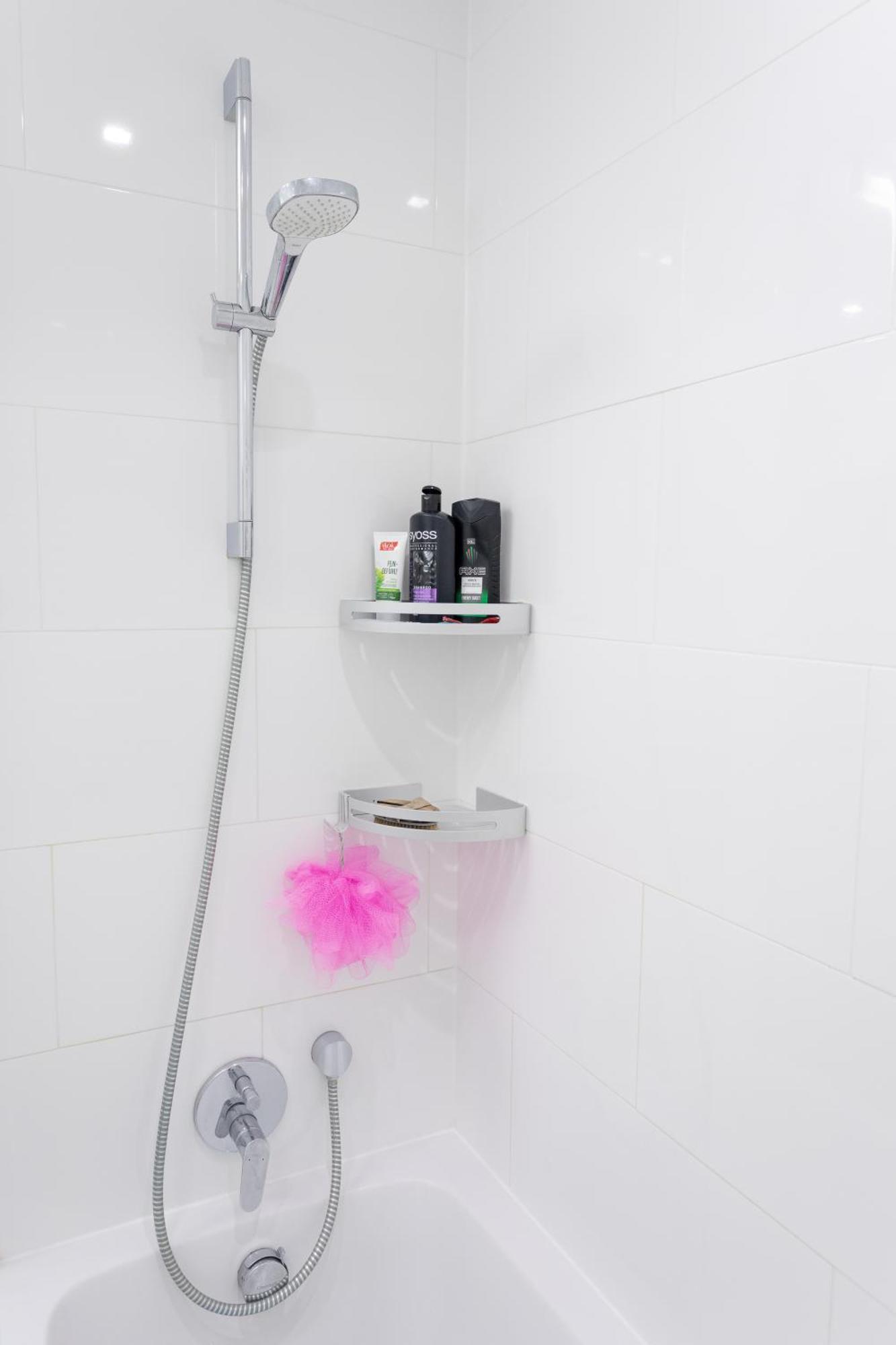Private Room With Ac- Microwave, Personal Fridge & Metro Access - 7 Min To Center Wien Ngoại thất bức ảnh