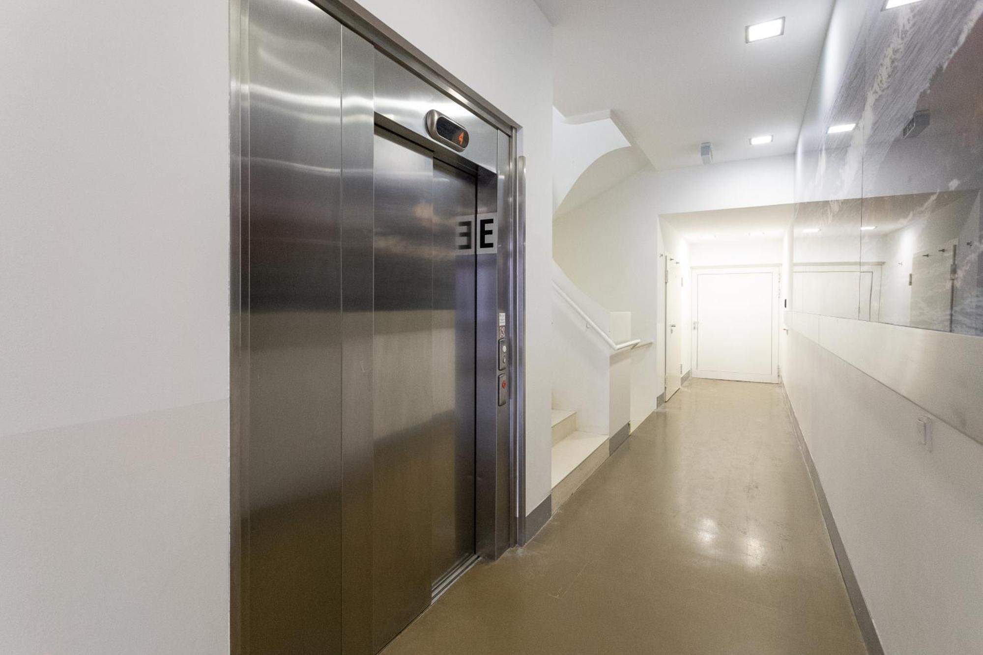 Private Room With Ac- Microwave, Personal Fridge & Metro Access - 7 Min To Center Wien Ngoại thất bức ảnh