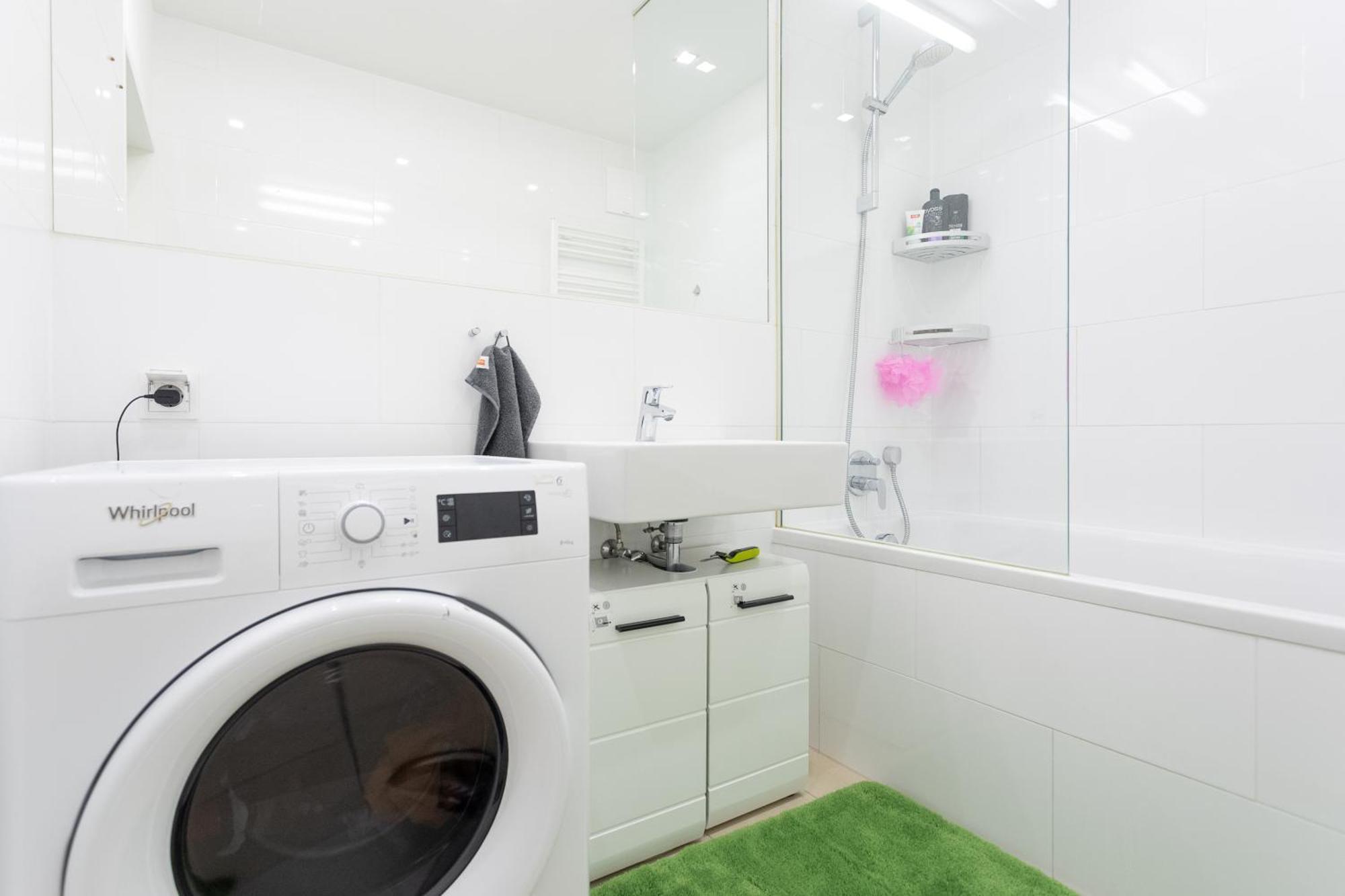 Private Room With Ac- Microwave, Personal Fridge & Metro Access - 7 Min To Center Wien Ngoại thất bức ảnh