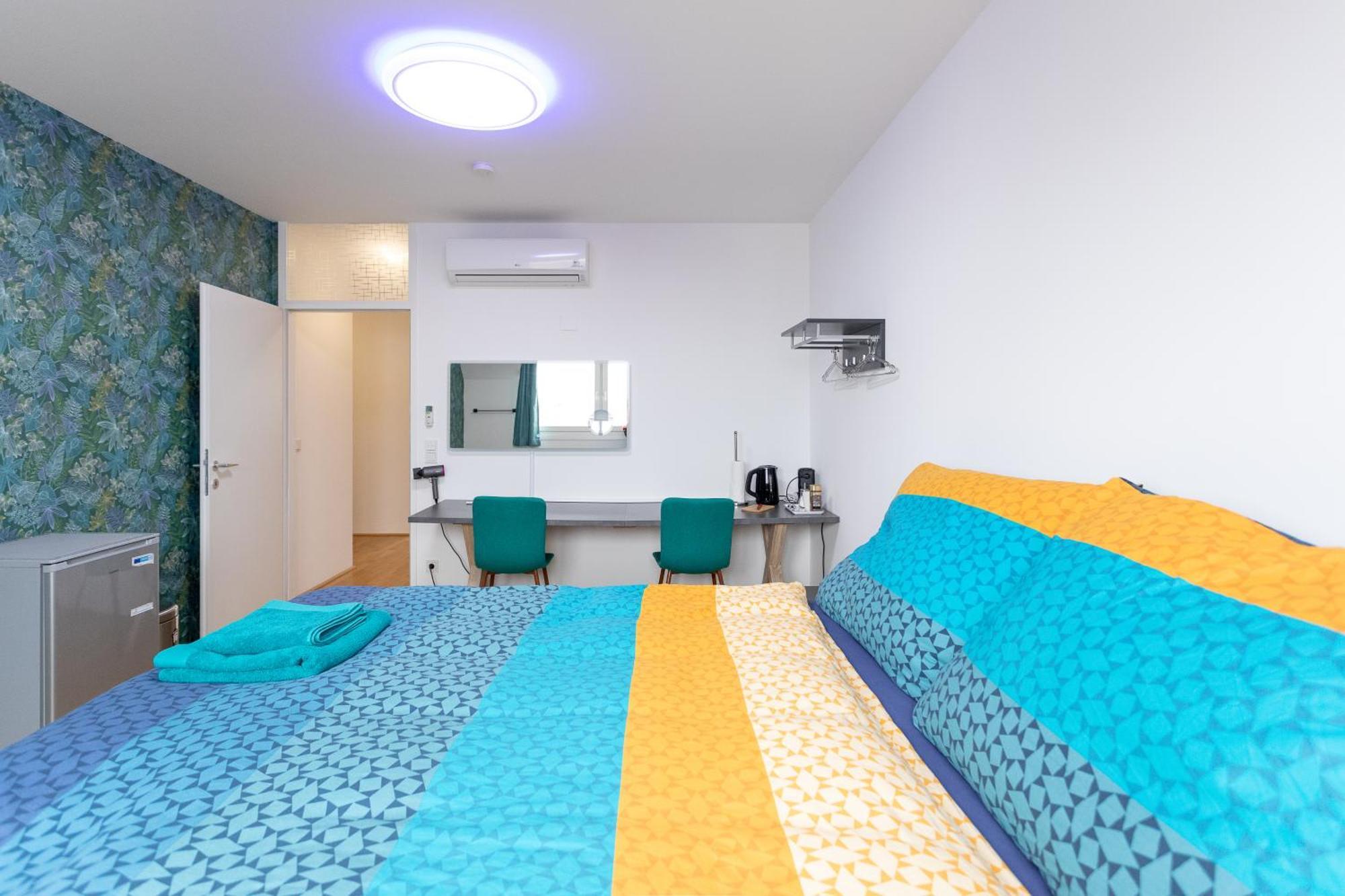 Private Room With Ac- Microwave, Personal Fridge & Metro Access - 7 Min To Center Wien Ngoại thất bức ảnh