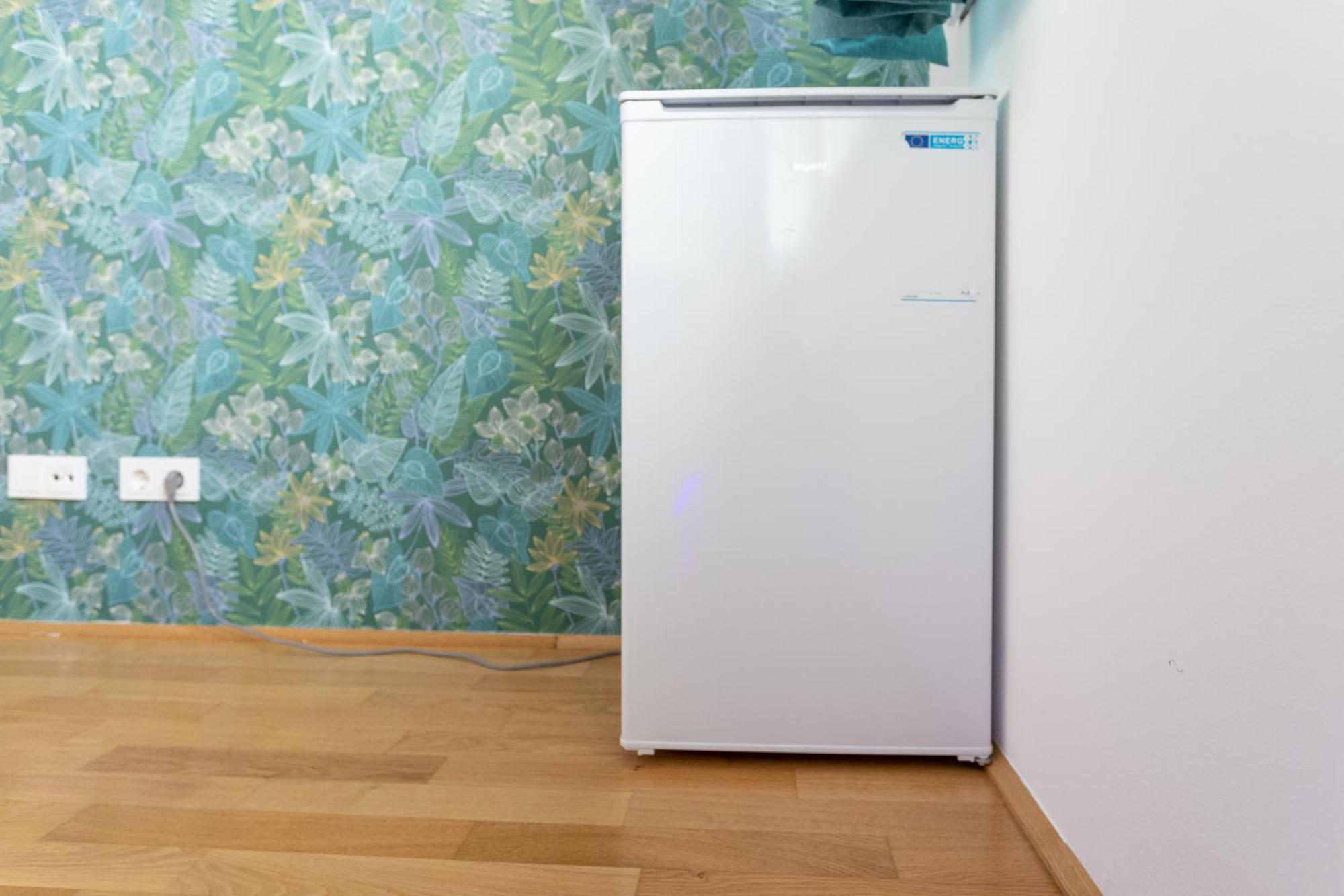 Private Room With Ac- Microwave, Personal Fridge & Metro Access - 7 Min To Center Wien Ngoại thất bức ảnh