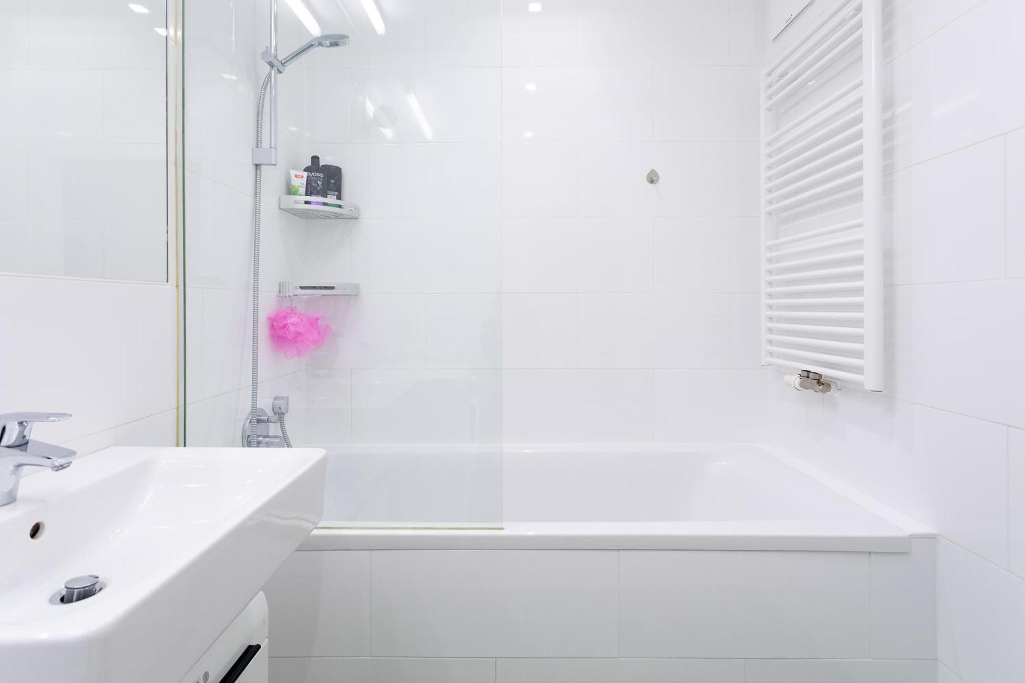 Private Room With Ac- Microwave, Personal Fridge & Metro Access - 7 Min To Center Wien Ngoại thất bức ảnh