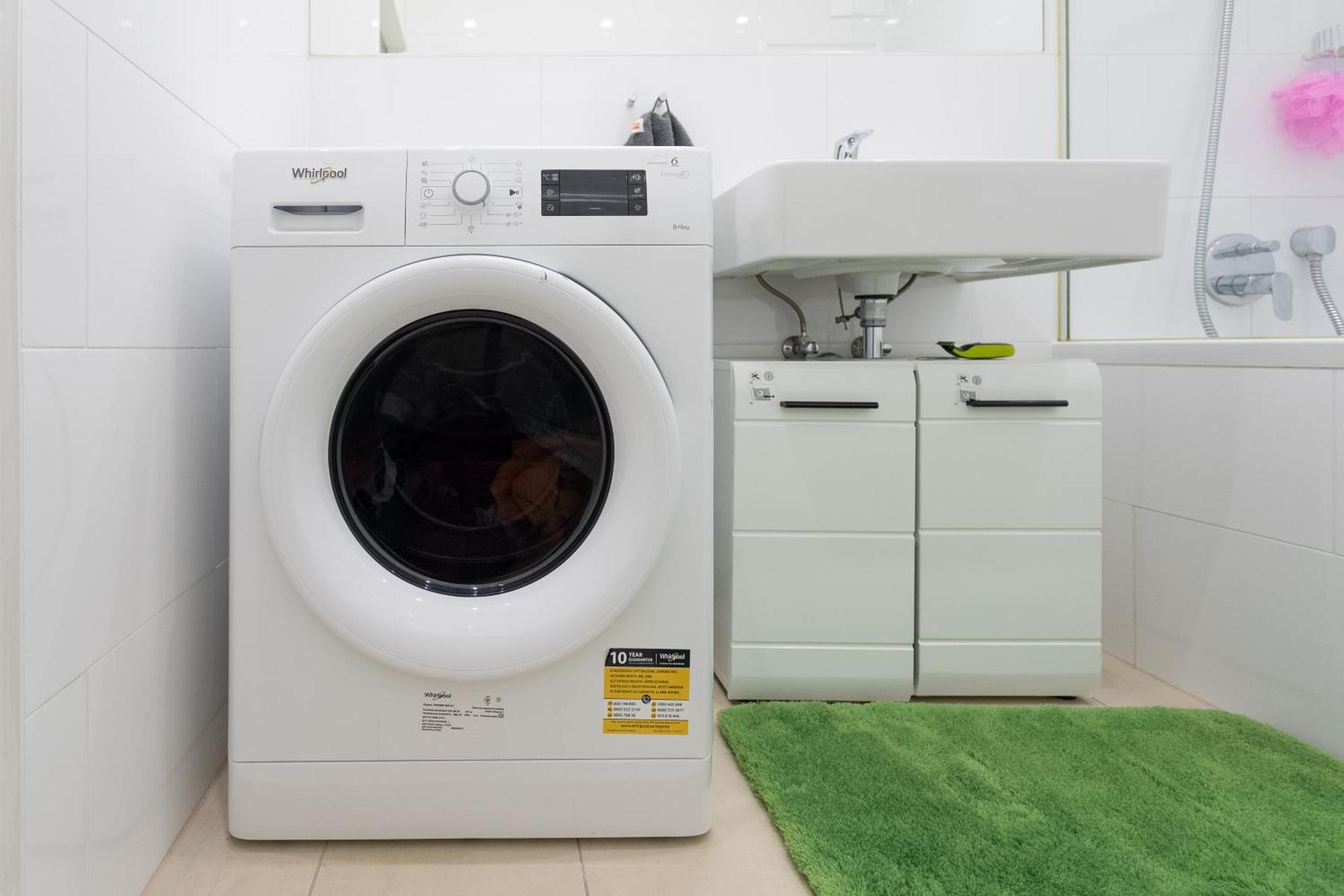 Private Room With Ac- Microwave, Personal Fridge & Metro Access - 7 Min To Center Wien Ngoại thất bức ảnh