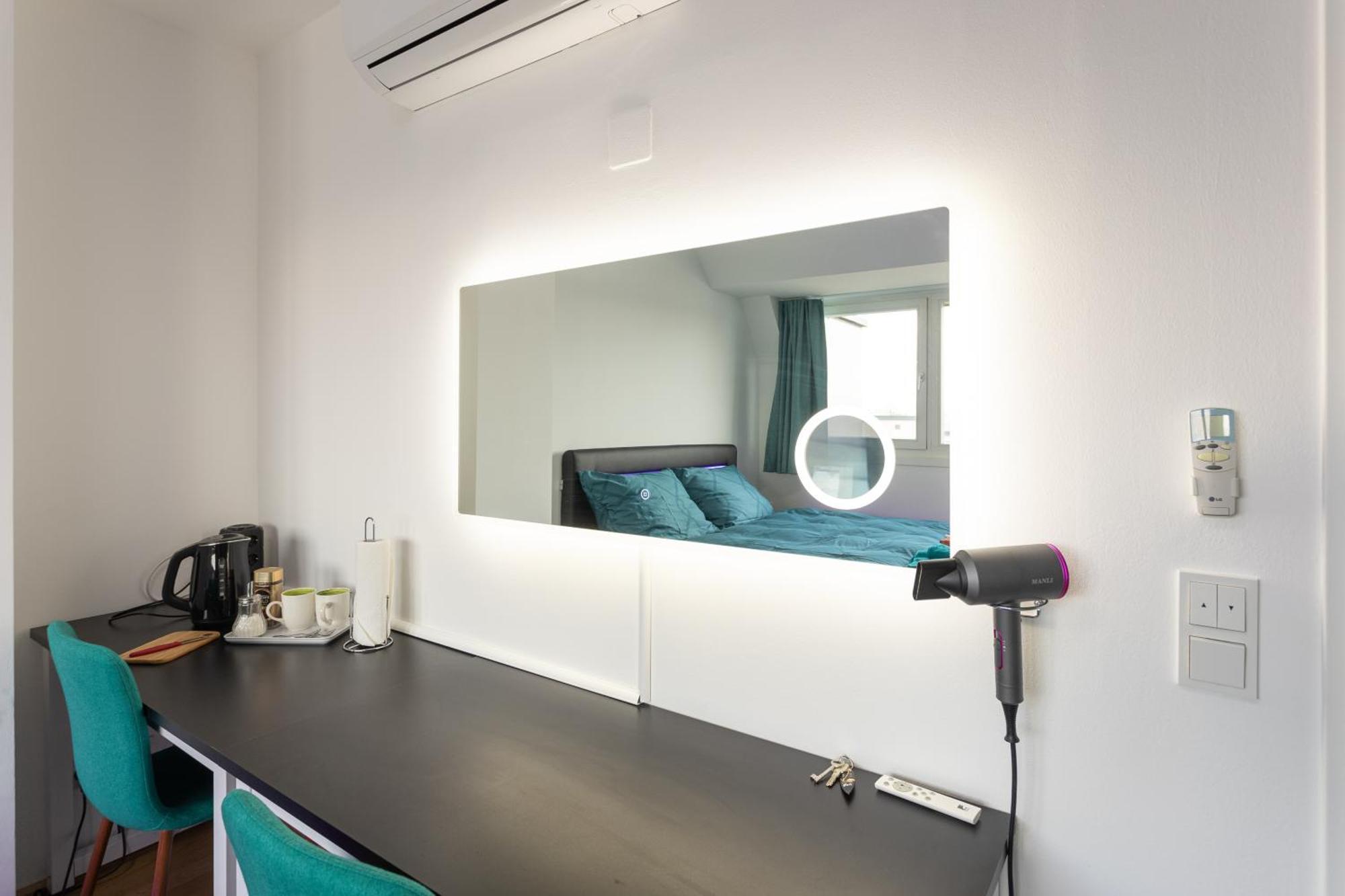 Private Room With Ac- Microwave, Personal Fridge & Metro Access - 7 Min To Center Wien Ngoại thất bức ảnh