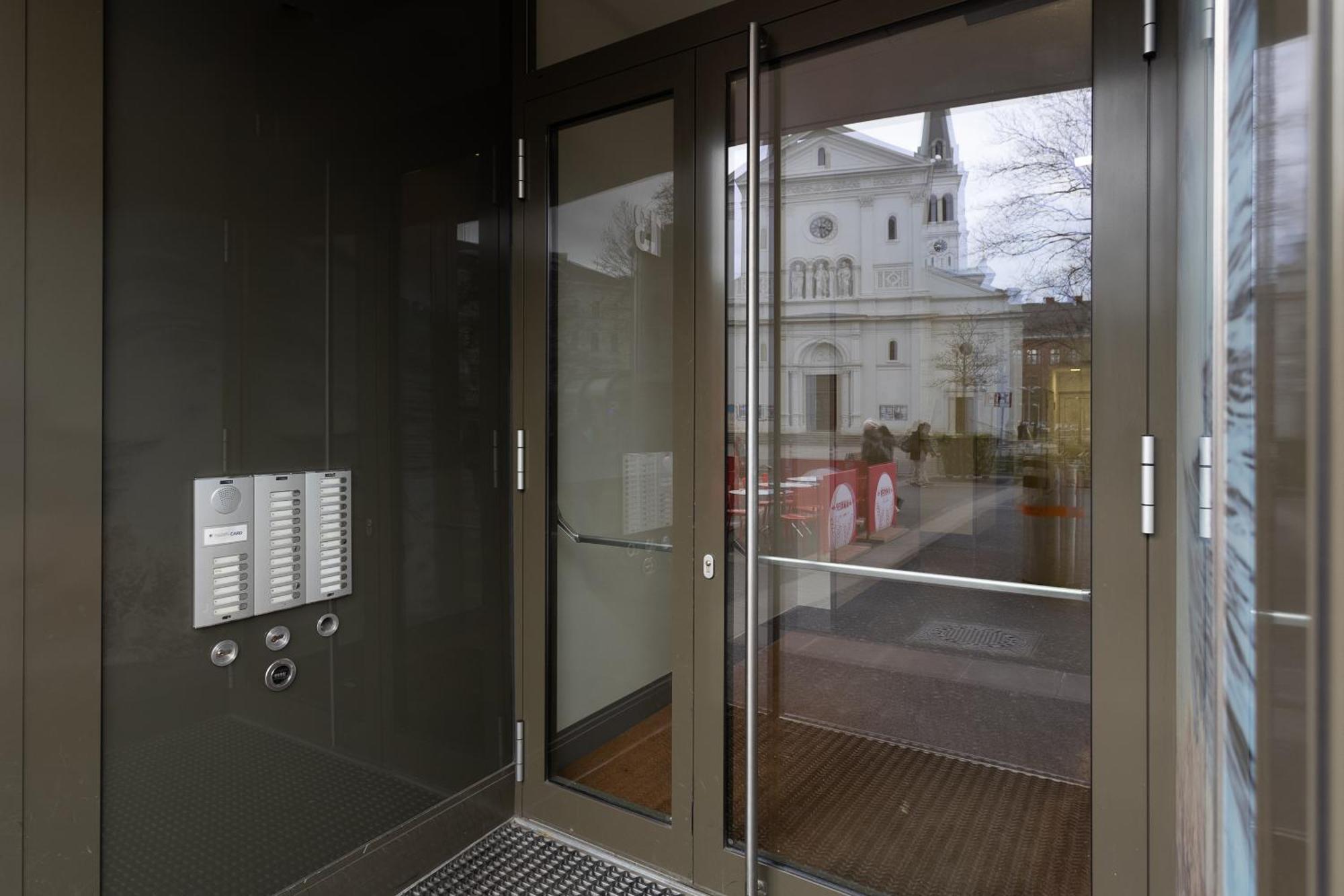 Private Room With Ac- Microwave, Personal Fridge & Metro Access - 7 Min To Center Wien Ngoại thất bức ảnh